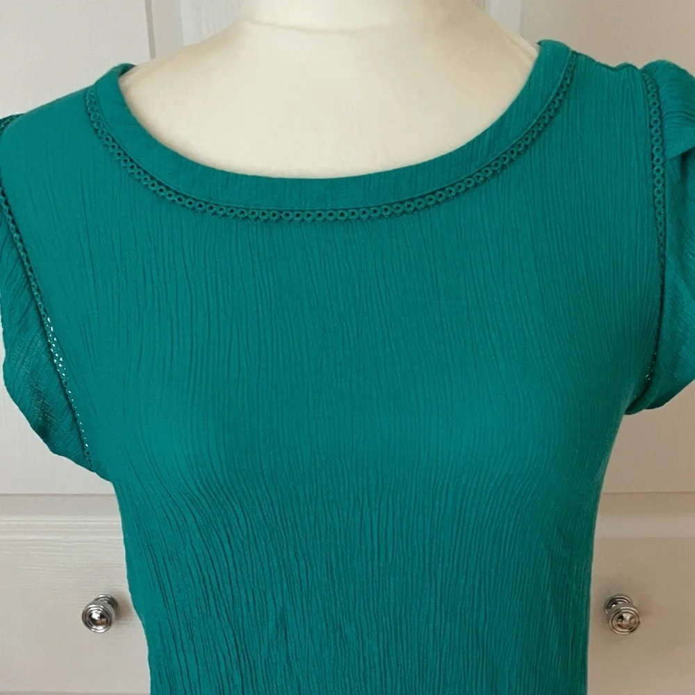 Sweet Wanderer Women's Green Round Neck Tab Sleeve Short Sleeve Top Size S